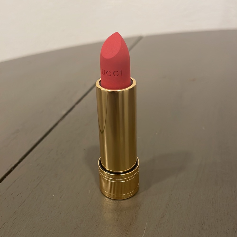 Gucci rouge a levres mat lipstick in color Goldie red